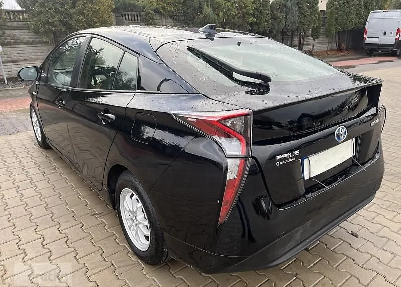 Toyota Prius cena 34900 przebieg: 110185, rok produkcji 2018 z Wolsztyn małe 29